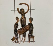 Kupfer-Relief „Emmausjünger“, Heilig-Geist-Kirche Bad Alexandersbad Foto: Stefanie Rauh 